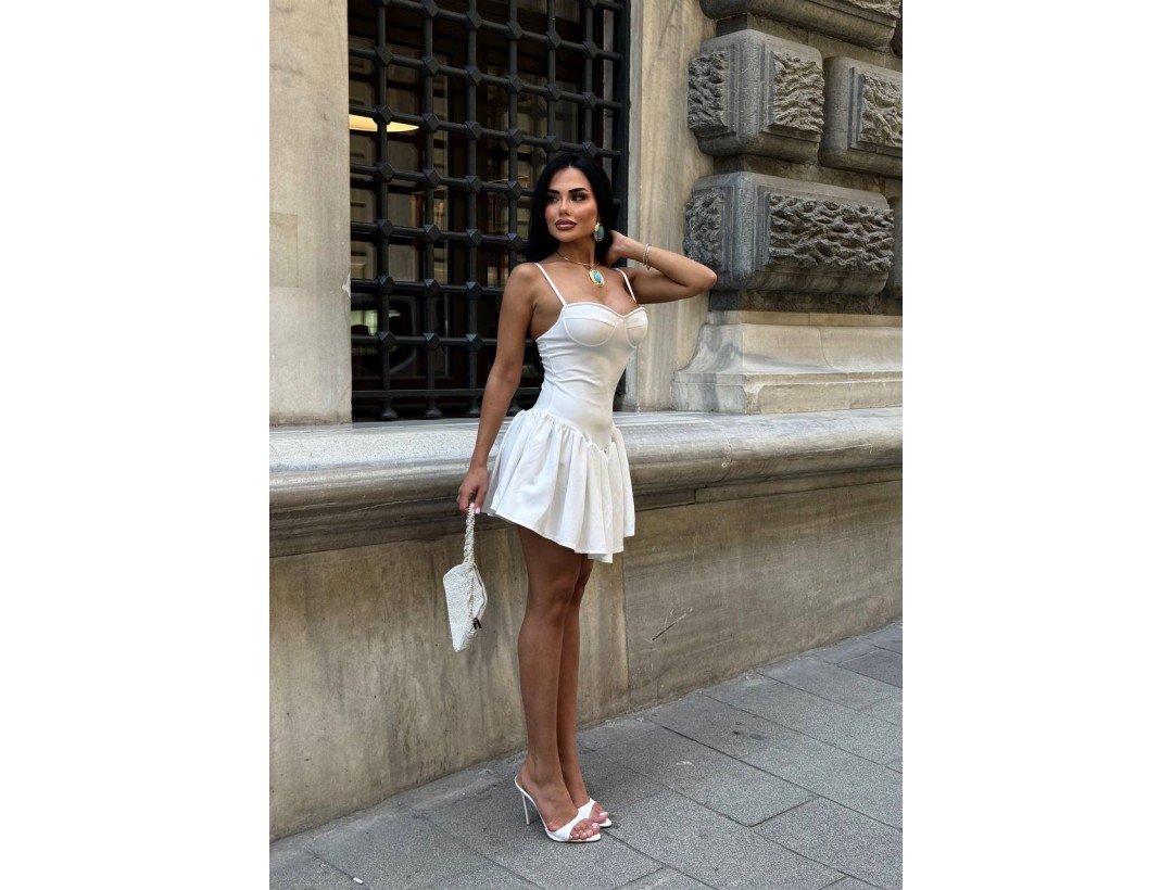 Lycra Fabric Volenli Ayarlanabilir Askılı Elbise Beyaz Lycra Fabric Volenli Ayarlanabilir Askılı Elbise Beyaz